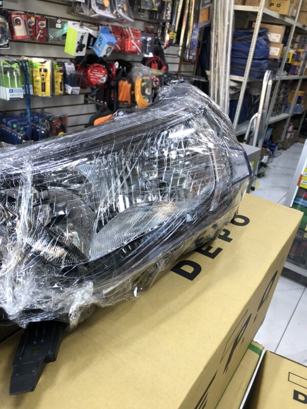 FARO DELANTERO PARA TOYOTA HILUX REVO 2022 EN ADELANTE MARCA DEPO