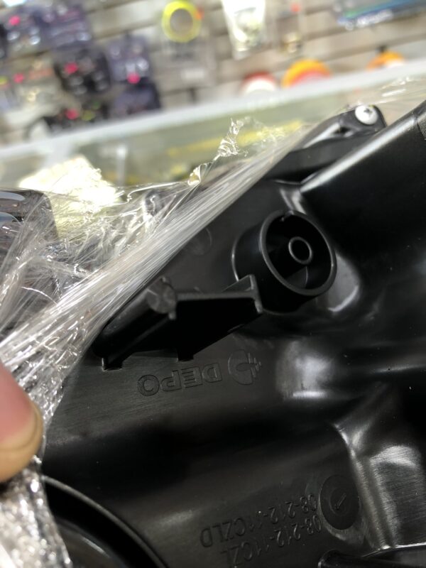 FARO DELANTERO PARA TOYOTA HILUX REVO 2022 EN ADELANTE MARCA DEPO