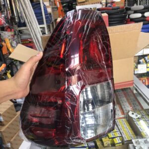 FARO POSTERIOR TOYOTA HILUX REVO 2015 GENÉRICO