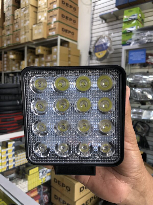 FARO CUADRADO 16 LED PIRATA 48W
