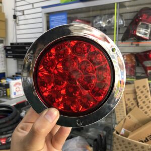 FARO LED POSTERIOR CON BASE CROMADA MULTIVOLTAJE CON FUNCIÓN FIJA E INTERMITENTE