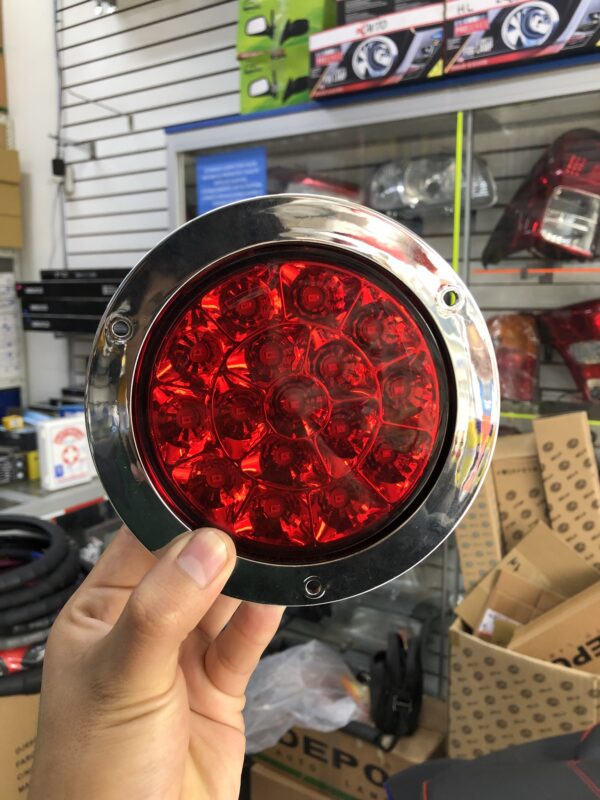 FARO LED POSTERIOR CON BASE CROMADA MULTIVOLTAJE CON FUNCIÓN FIJA E INTERMITENTE