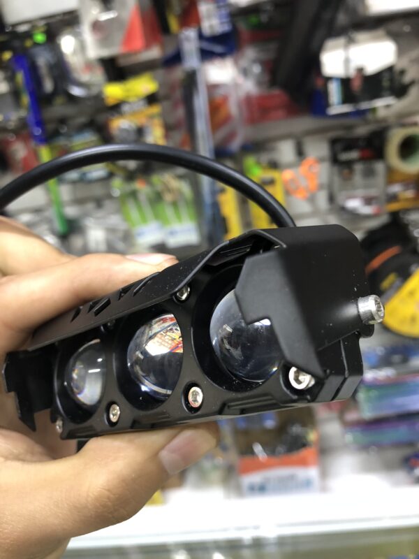 PAR DE FARO DE 3 LUPAS LED DUAL AMARILLO-BLANCO NEBLINERO MULTIVOLTAJE 12-24V RESISTENTE A IMPACTO, CORROSIÓN, AGUA Y LODO 95W SIN VENTILADOR