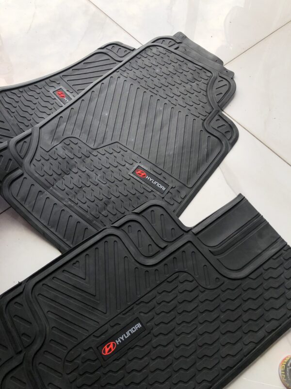 PISO DE PVC IMPORTADO DE 3 PIEZAS CON LOGO RECORTABLE PARA ENCAJAR EN CUALQUIER VEHÍCULO AUTO CAMIOENTA, CAMIÓN, MINIVAN ENTRE OTROS