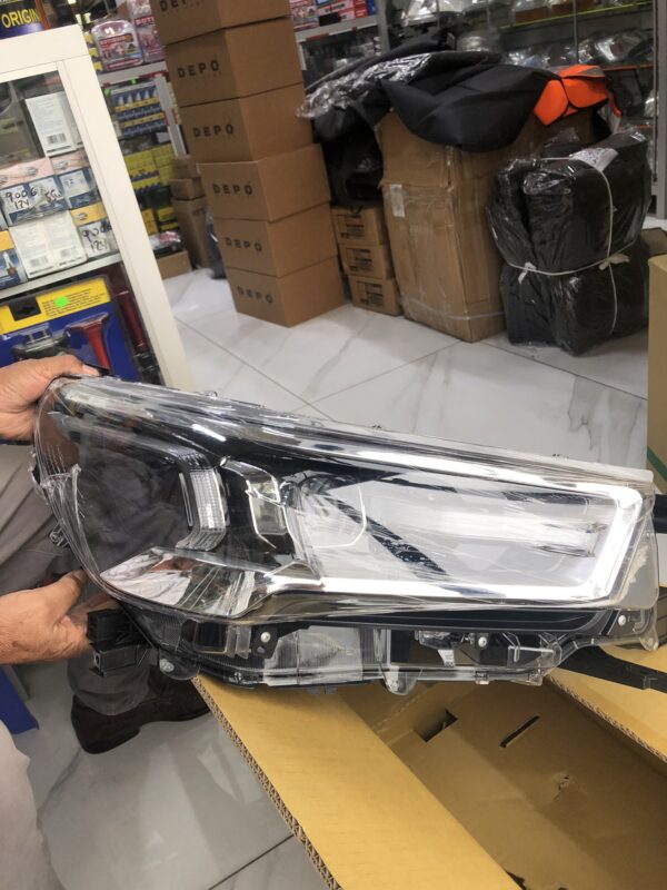 FARO DELATERO TOYOTA HILUX REVO 2020-2023 DE LED MARCA DEPO MADE IN TAIWAN