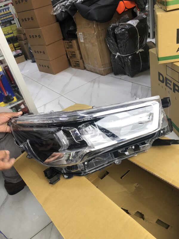 FARO DELATERO TOYOTA HILUX REVO 2020-2023 DE LED MARCA DEPO MADE IN TAIWAN