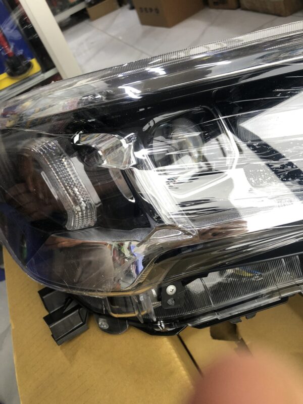 FARO DELATERO TOYOTA HILUX REVO 2020-2023 DE LED MARCA DEPO MADE IN TAIWAN